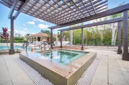4BR Townhouse in  Orlando by Disney w/ Pool & Gym