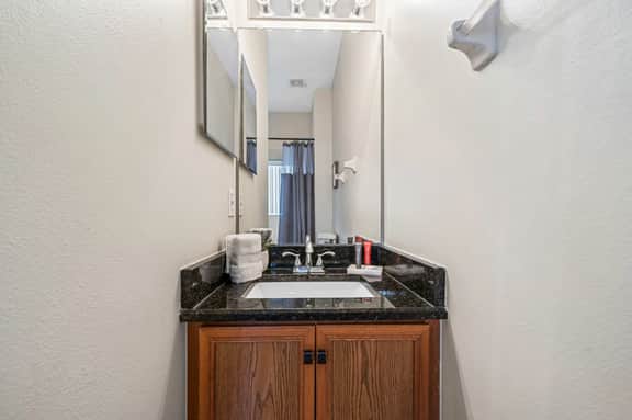 Lakefront 5BR Villa 10min to Disney • Sleeps 10